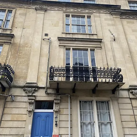 St Paul's Road Townhouse - By Clifton Short Lets
