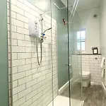 بيت ضيافة No 64 Georgian House - By Clifton Short Lets *