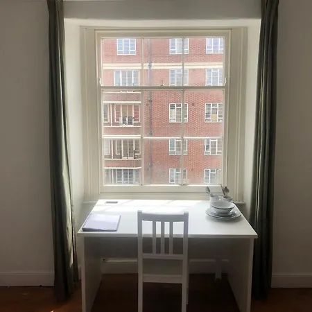 St Paul's Road Townhouse - By Clifton Short Lets Bristol